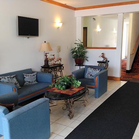 Budget Host Caribou Inn Hallock Exterior photo